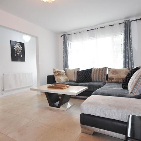 Modern 2 Bed Apartment Luton  Extérieur photo