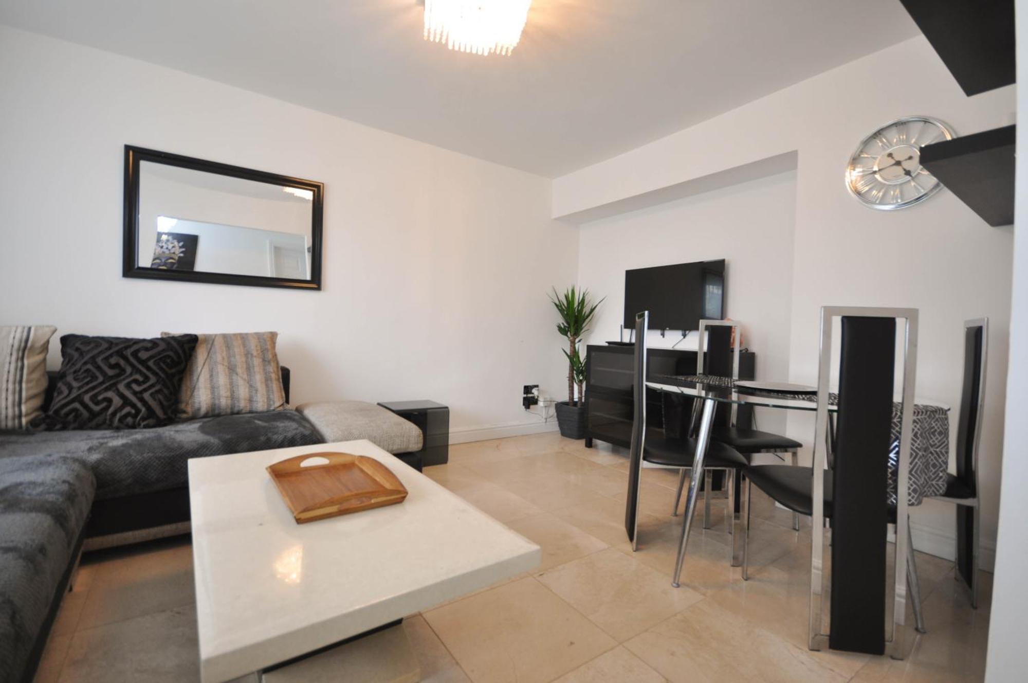 Modern 2 Bed Apartment Luton  Extérieur photo