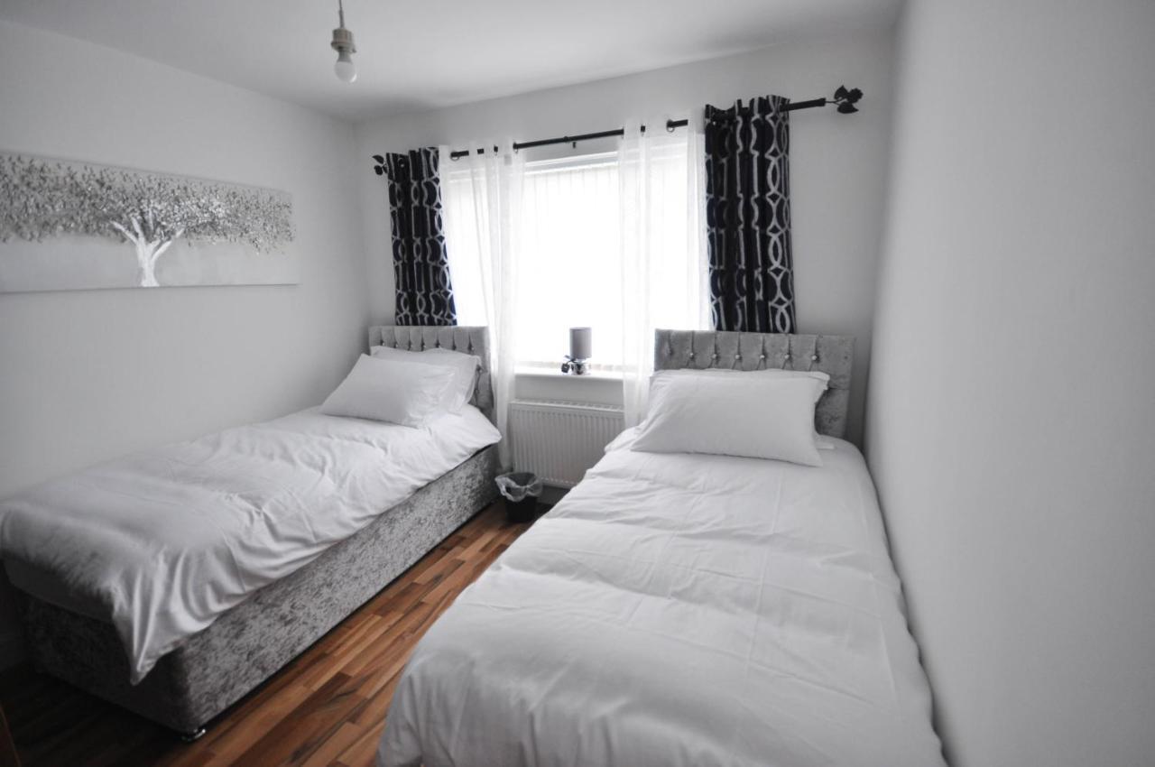 Modern 2 Bed Apartment Luton  Extérieur photo