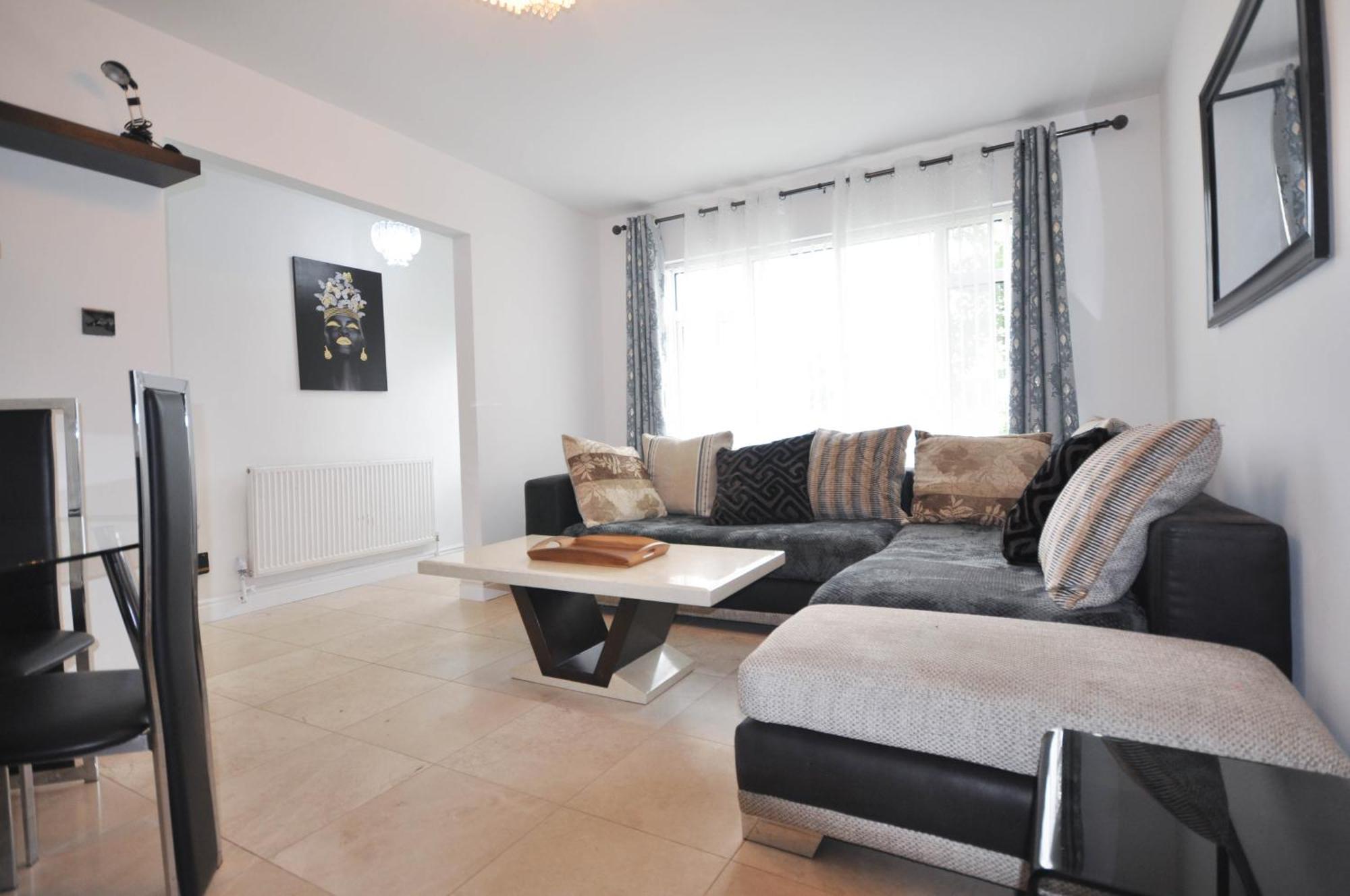Modern 2 Bed Apartment Luton  Extérieur photo