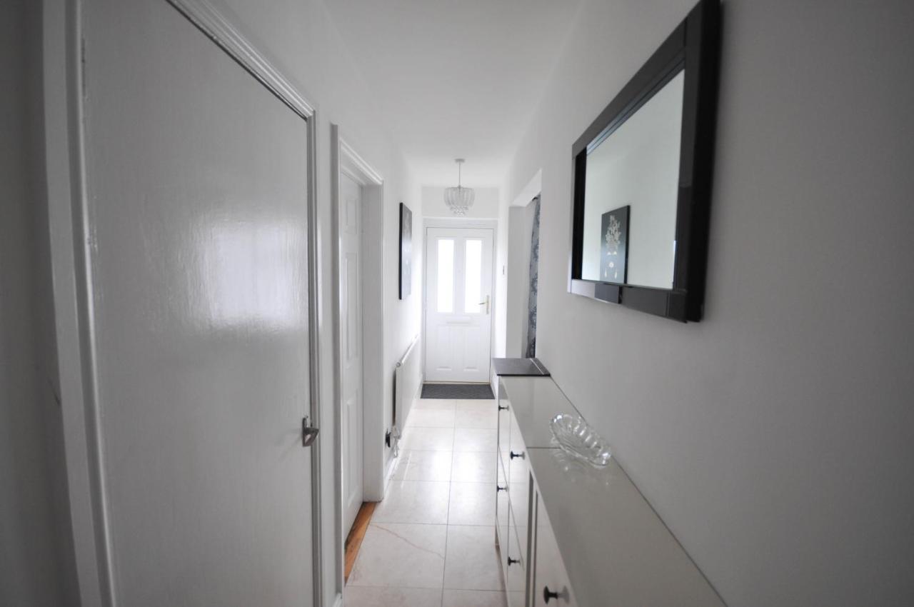 Modern 2 Bed Apartment Luton  Extérieur photo