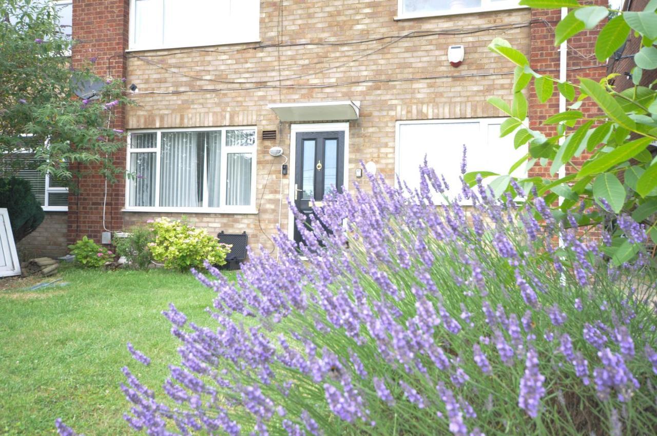 Modern 2 Bed Apartment Luton  Extérieur photo