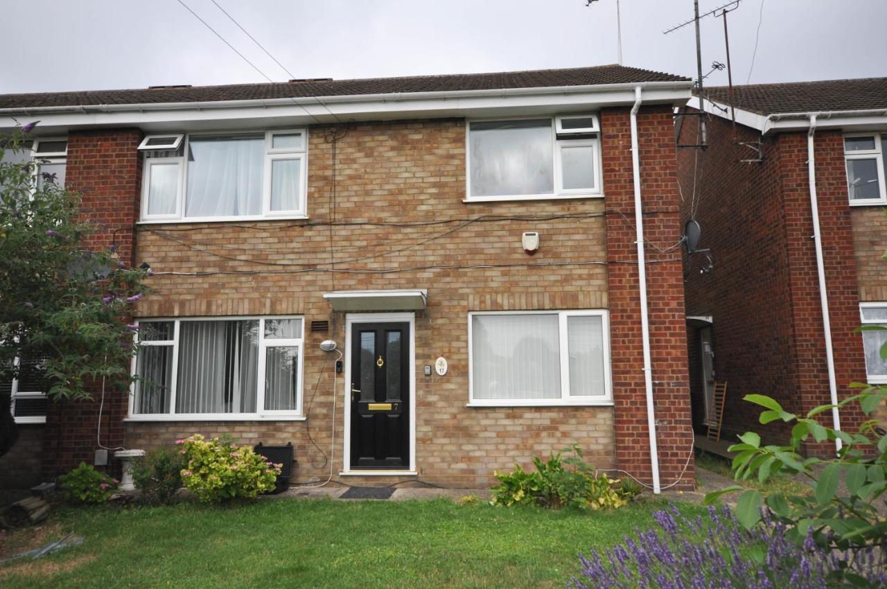 Modern 2 Bed Apartment Luton  Extérieur photo