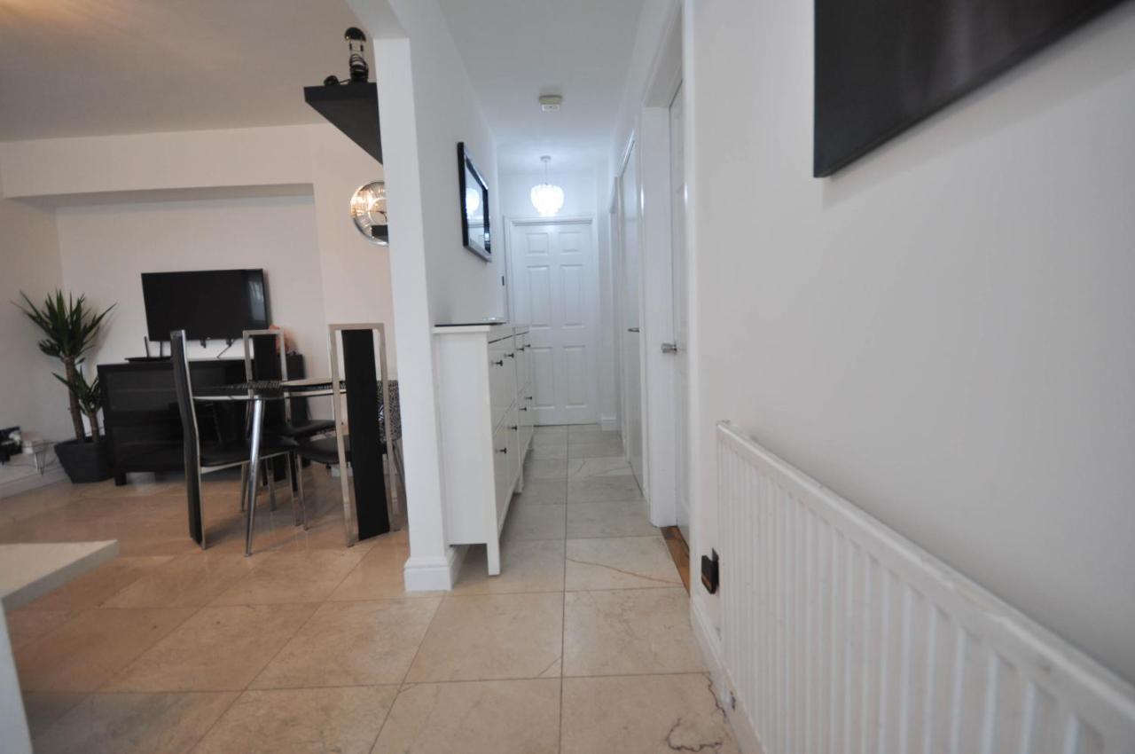 Modern 2 Bed Apartment Luton  Extérieur photo