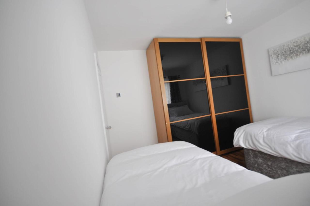 Modern 2 Bed Apartment Luton  Extérieur photo