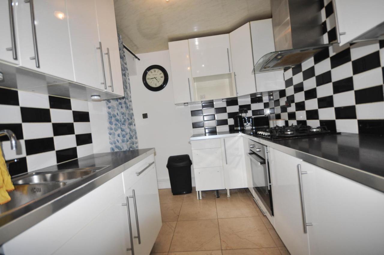 Modern 2 Bed Apartment Luton  Extérieur photo