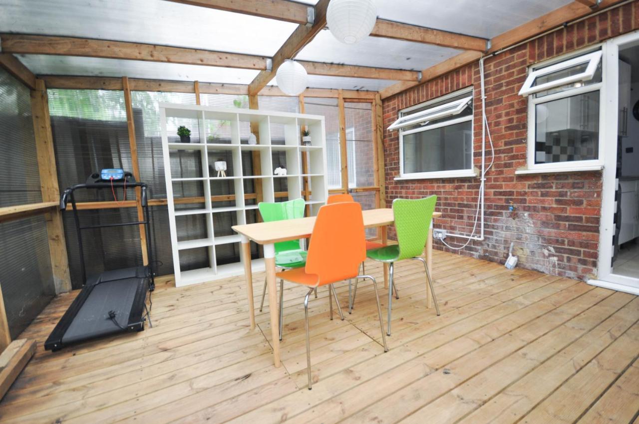 Modern 2 Bed Apartment Luton  Extérieur photo
